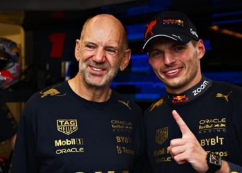 Red Bull tiene la barra dritta in giorni caotici
