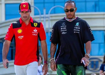 Carlos Sainz e Lewis Hamilton