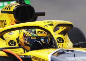 F1- Il casco di Piastri dedicato a Senna va all’asta