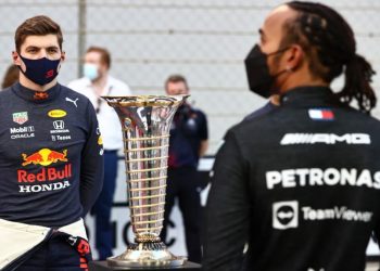 Lewis Hamilton e Max Verstappen