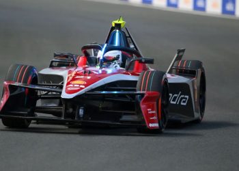 Formula E: Maini al top a Jeddah, Minì sorprende