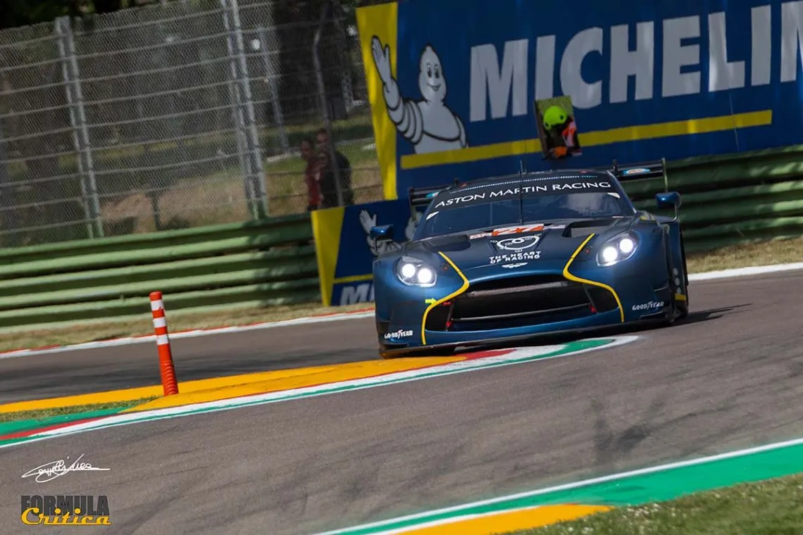 Aston Martin Vantage - Heart of Racing