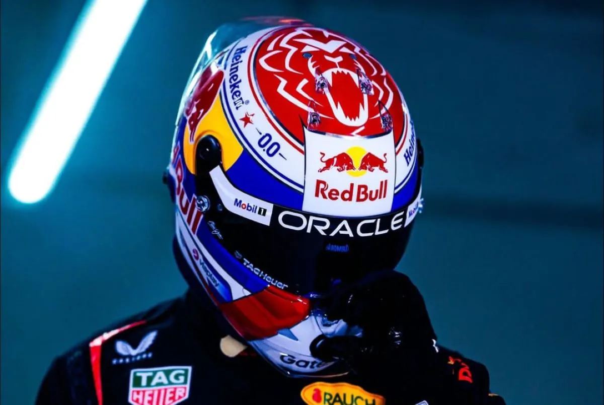 Il casco presentato da Max Verstappen per la stagione di F1 2025
