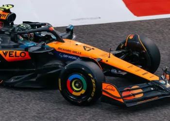Marshall e Houldey spiegano le innovazioni della MCL39 e la strategia McLaren per il 2026. Scopri le loro dichiarazioni esclusive.