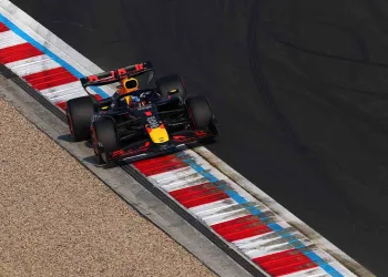 GP Cina 2025 | Red Bull tra luci e ombre: Verstappen prova a tenere a galla una RB21 anonima