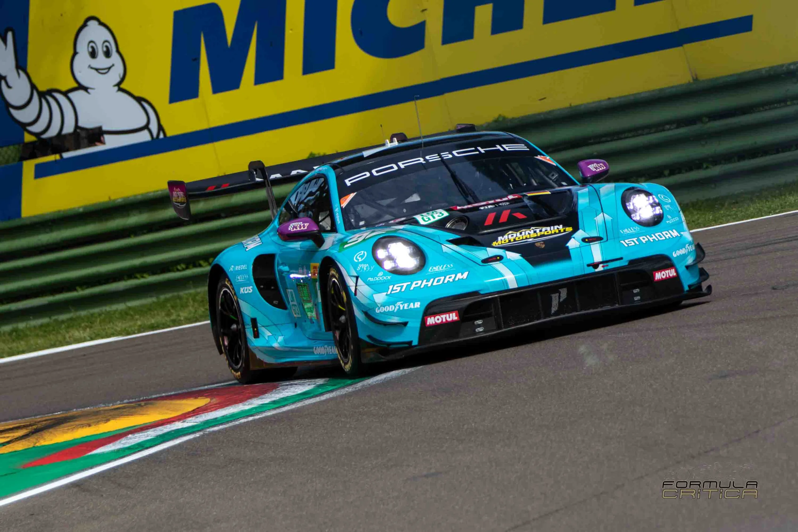 Porsche 911 team Manthey