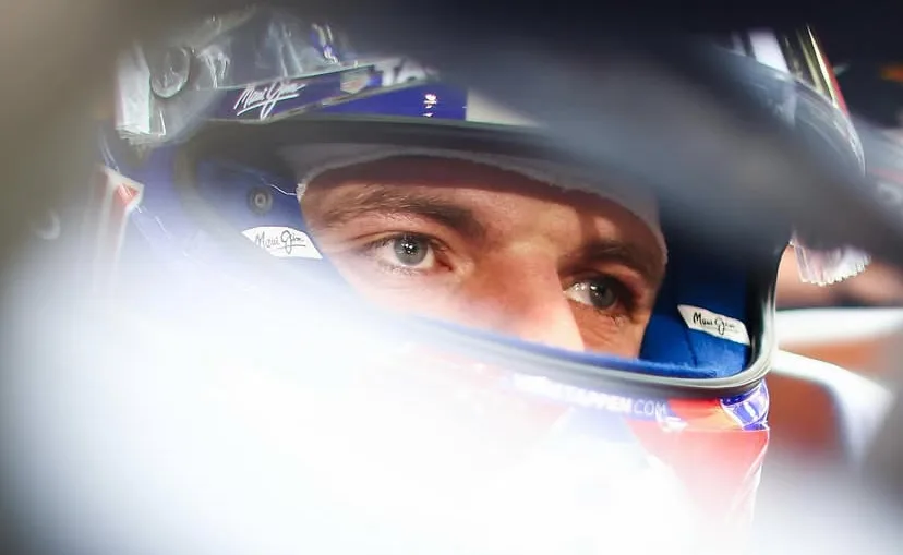 Gp Bahrain 2025, Red Bull: ali spezzate in Bahrain. Max sbaglia, Yuki studia