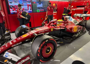 Gp Bahrain 2025, strategie gara: doppio pit per gestire lo stress sull’asse posteriore