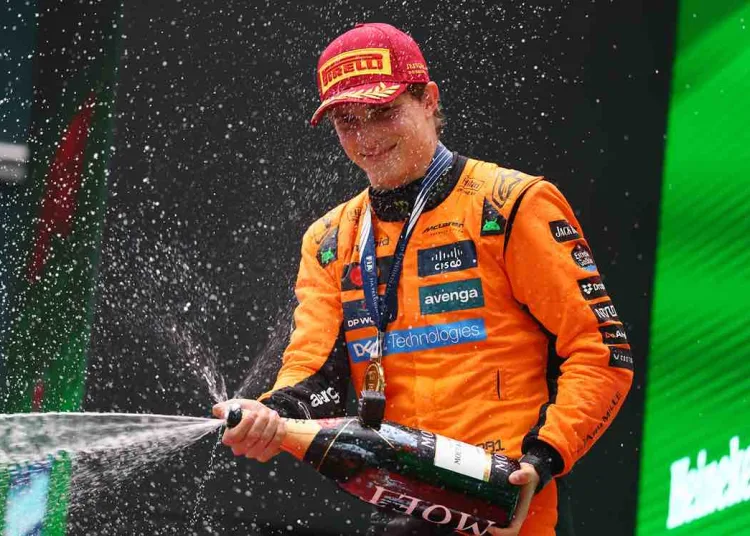 Oscar Piastri sul podio in Cina