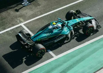 Fernando Alonso a bordo dell?Aston Martin, AMR25