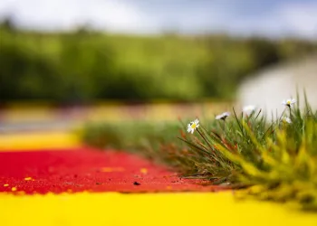 Il FIA WEC fa tappa a Spa-Francorchamps per la 6 Ore 2025: Ferrari, Cadillac, BMW e i piloti di casa pronti a darsi battaglia su uno dei circuiti più iconici del motorsport mondiale.