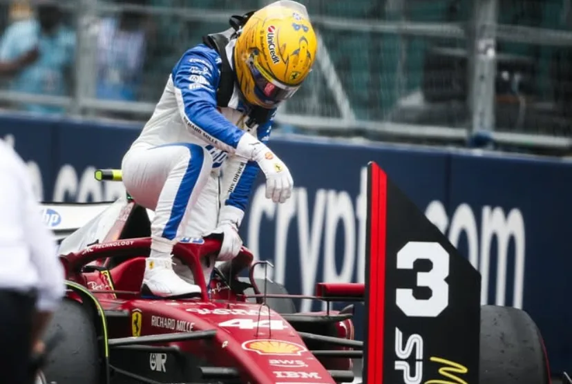 Lando Norris vince una Sprint Race caotica grazie alla Safety Car. Hamilton salva la Ferrari con un podio grazie a una strategia azzeccata. Problemi tra la Red Bull di Verstappen e la Mercedes di Kimi Antonelli.