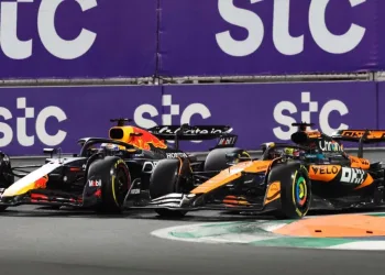 Oscar Piastri e Max Verstappen