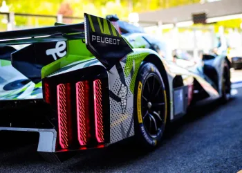 Peugeot punta a trasformare la velocità mostrata in risultati concreti nella leggendaria 24 Ore di Le Mans