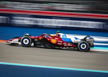 GP Miami 2025 – Ferrari, la guerra dei poveri: Leclerc e Hamilton litigano per un misero settimo posto