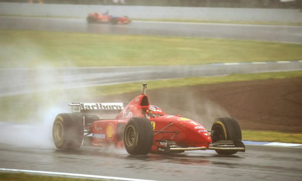 Michael Schumacher a bordo della Ferrari F310 durante il GP di Spagna 1996