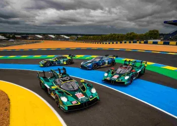 Aston Martin sul tracciato di Le Mans