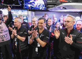 Porsche Penske Motorsport conquista un epico secondo posto dietro alla Ferrari, mentre la 911 GT3 R del team Manthey domina per il secondo anno consecutivo nella categoria LMGT3