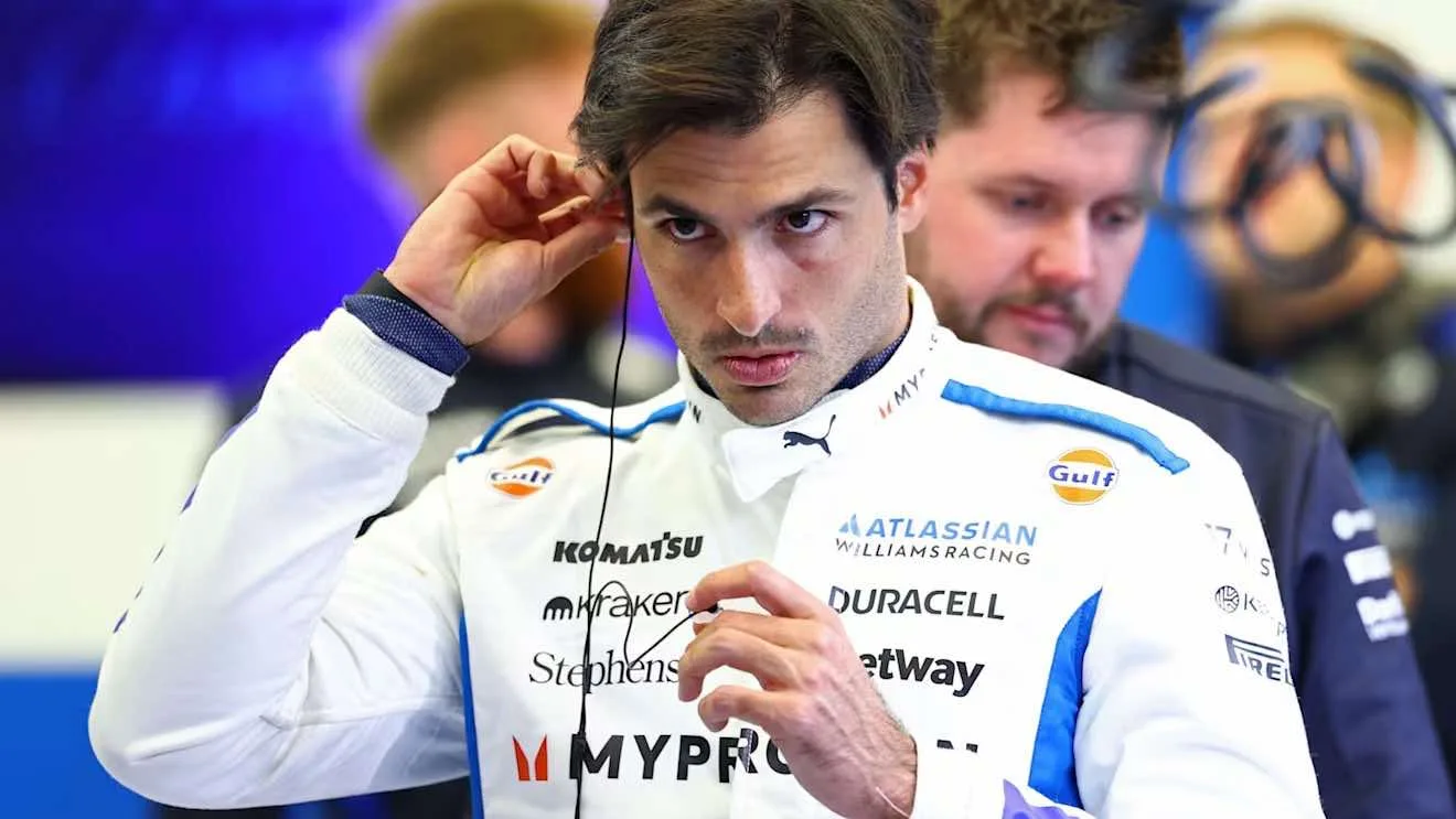 Carlos Sainz si prepara alla gara