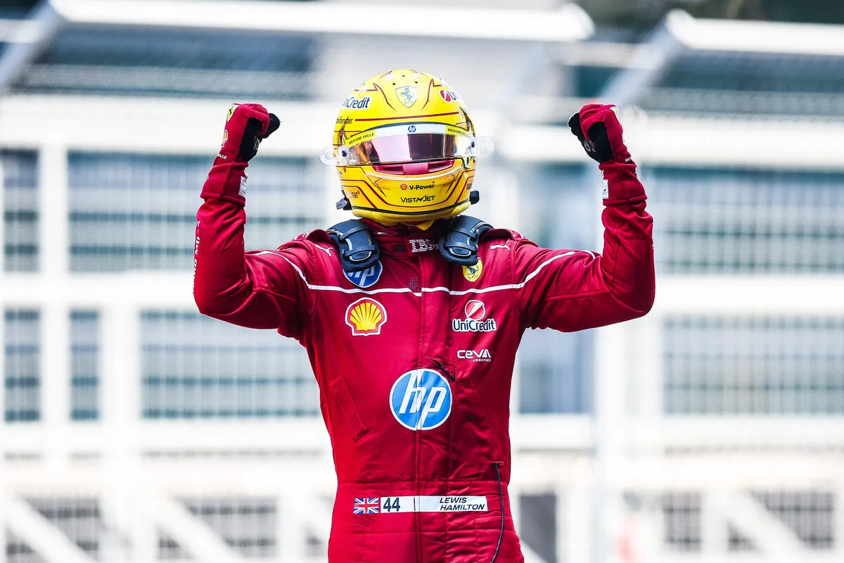 Lewis Hamilton festeggia la vittoria della Sprint Race al GP di Cina