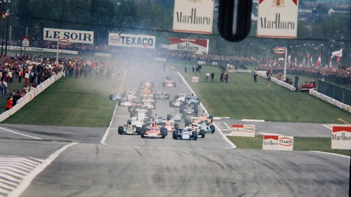 Lo spegnimento dei semafori del Gran Premio del Belgio, a Nivelles