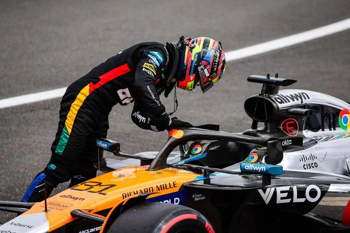 Oscar Piastri con la sua McLaren, a fine gara