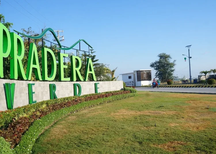 Ingresso del complesso del Pradera Verde dove sorgerà il circuito delle Filippine che potrebbe essere in grado di ospitare la F1