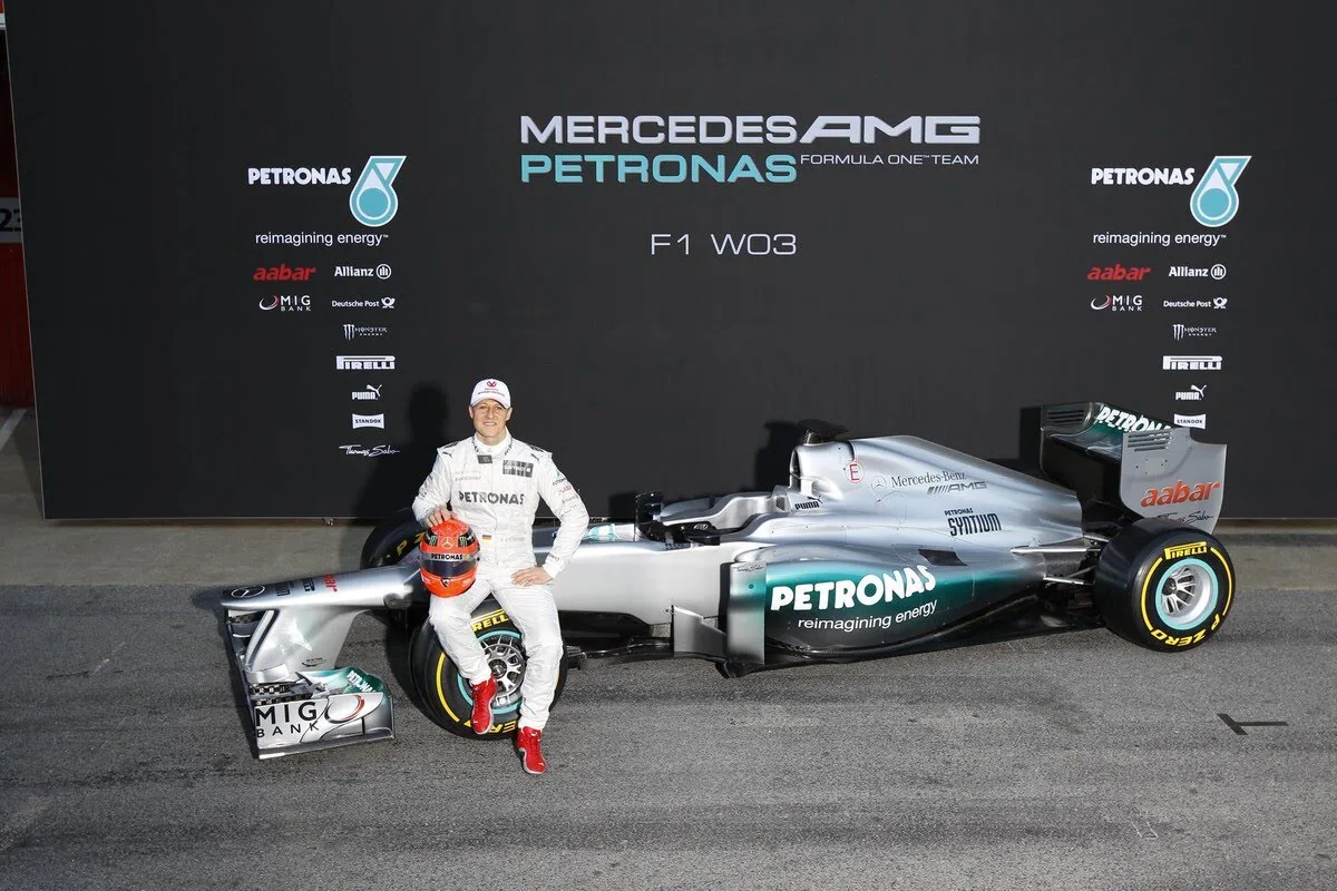 Michael Schumacher alla presentazione della Mercedes W03 2010