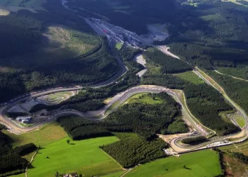Stupenda visuale dall'alto del circuito di Spa, sede del Gran Premio del Belgio
