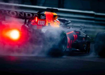 Red Bull su pista bagnata