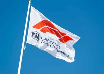 Bandiera con il logo della F1