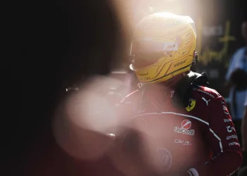 Lewis Hamilton alimenta il trend negativo con i suoi errori