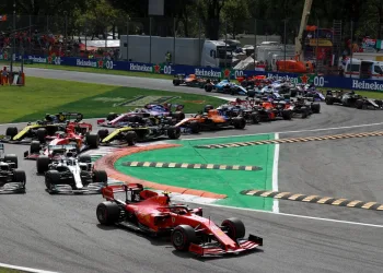 L'arrivo alla prima variante subito dopo la partenza del GP d'Italia di F1, a Monza nel 2019