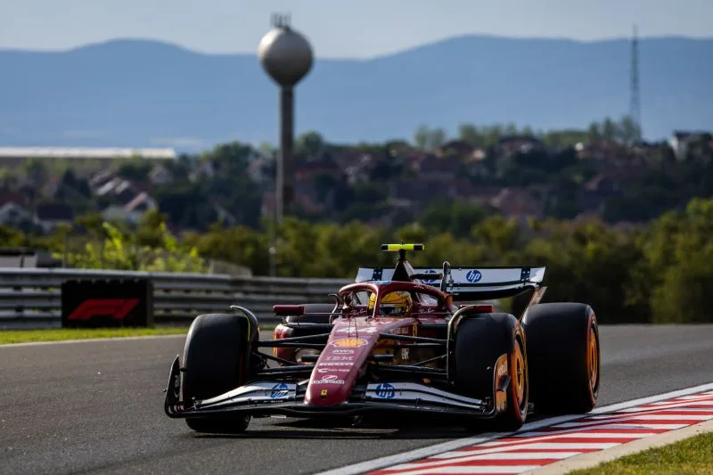 Lewis Hamilton guida la SF-25