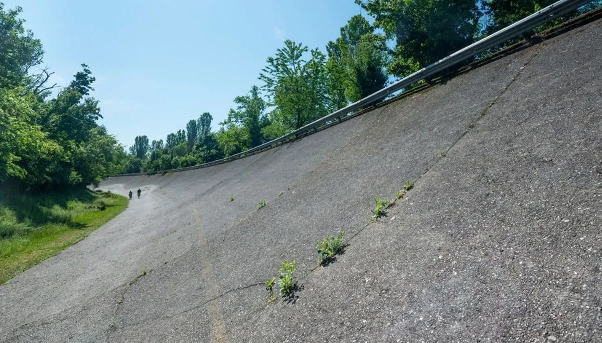 Scorcio dell'anello ad alta velocità, una volta utilizzato al GP di Monza, in passato