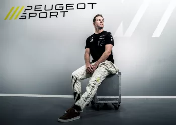 Nick Cassidy pilota Peugeot