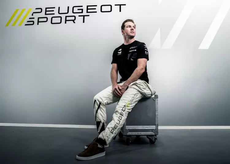 Nick Cassidy pilota Peugeot