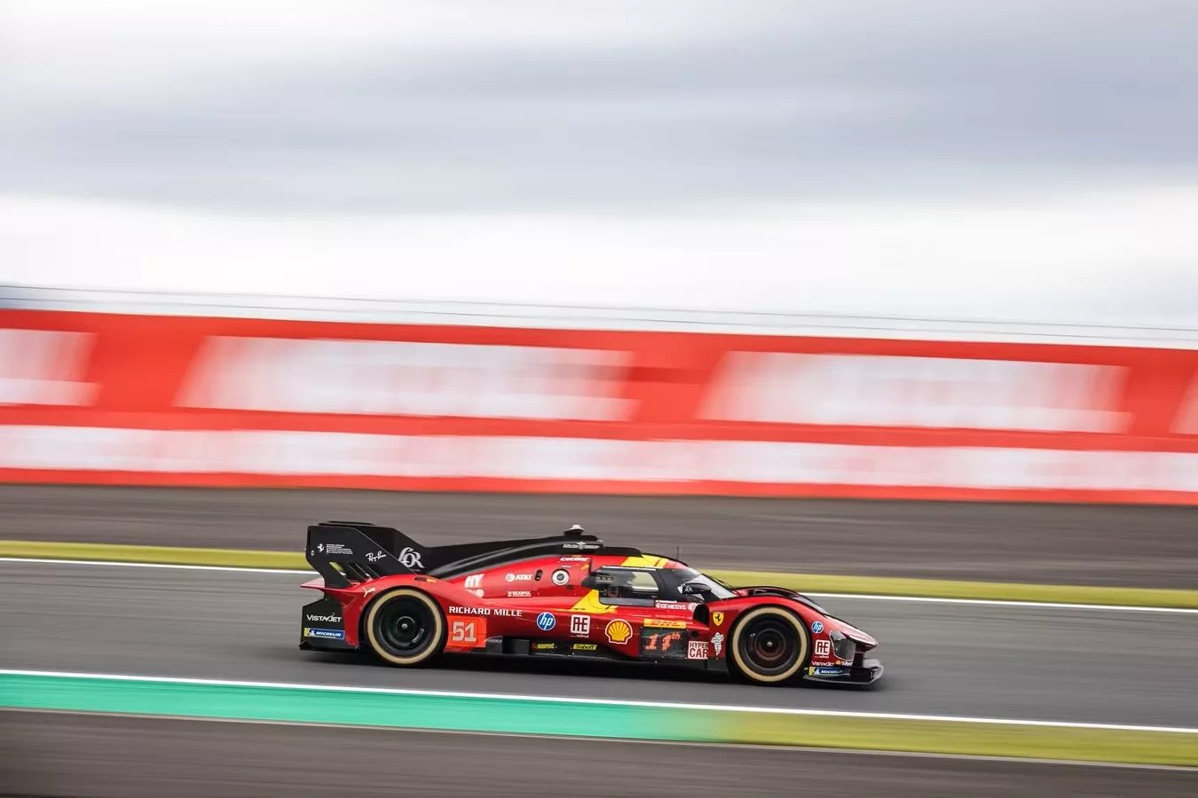 James Calado rinnova