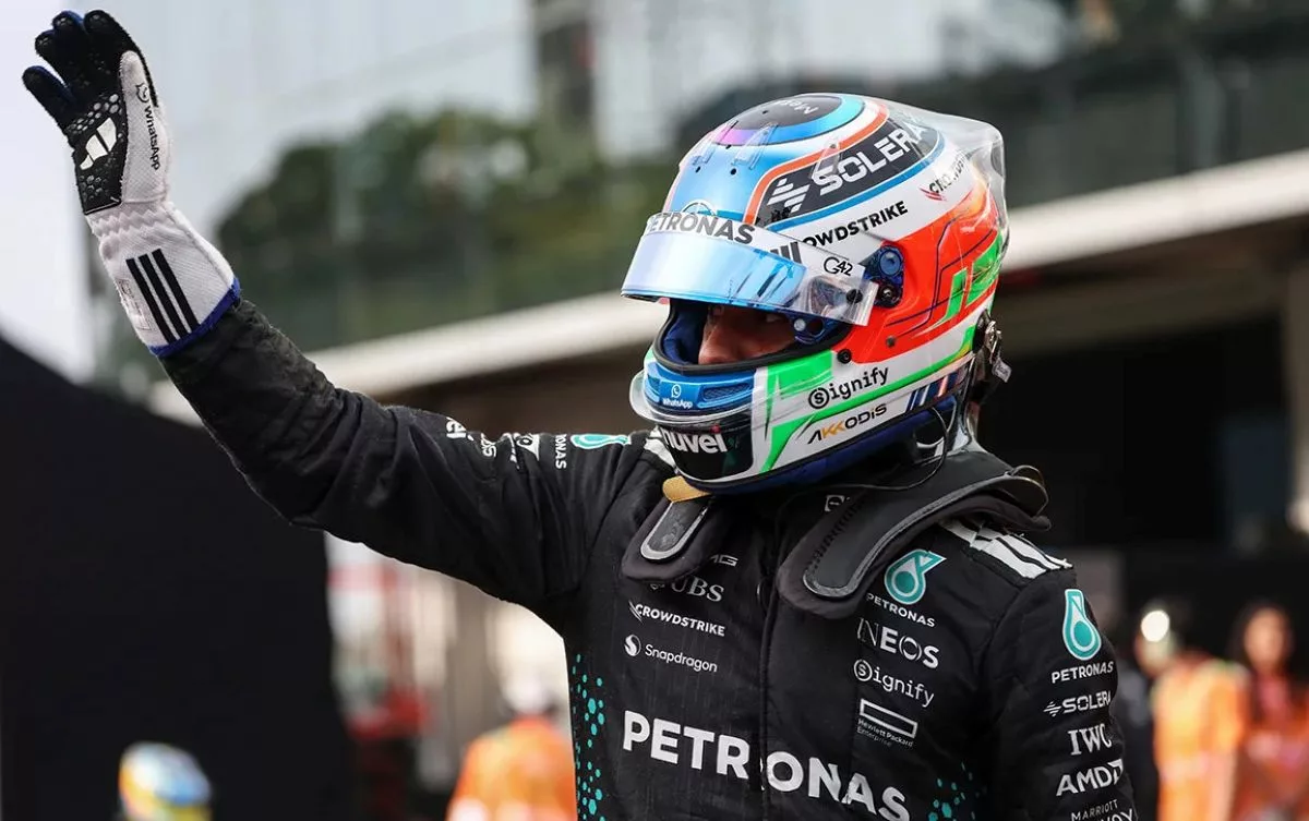 GP Brasile 2025 - Mercedes, Antonelli saluta il pubblico