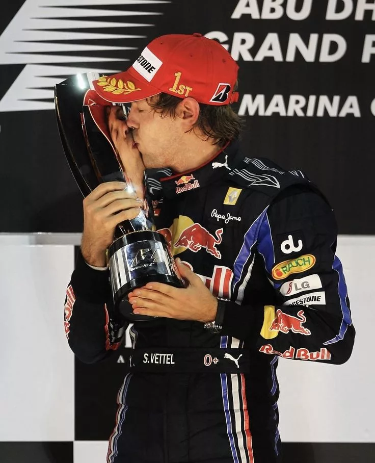 Sebastian Vettel che festeggia il suo titolo piloti nel 2010