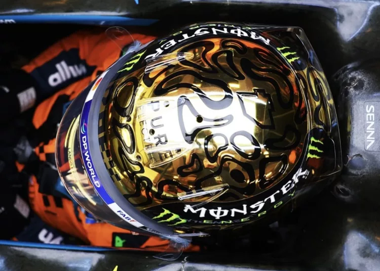 Il casco dorato di Lando Norris per i test post stagionale ad Abu Dhabi